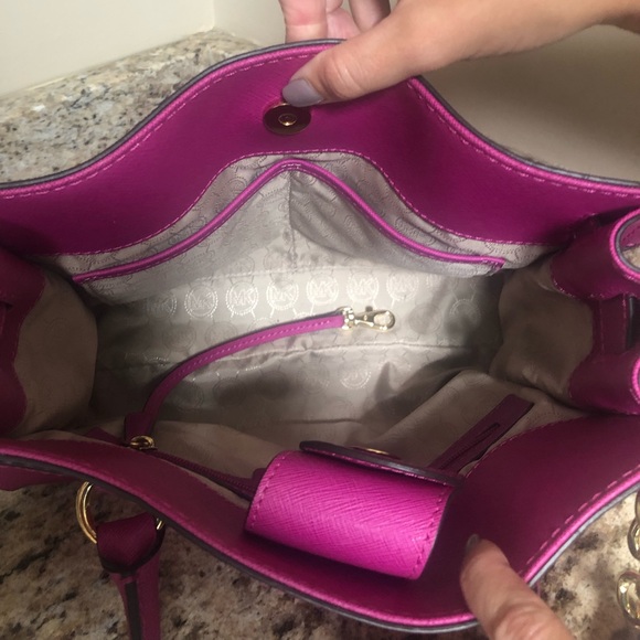 💗Authentic Michael Kors leather satchel fuchsia - Picture 6 of 8